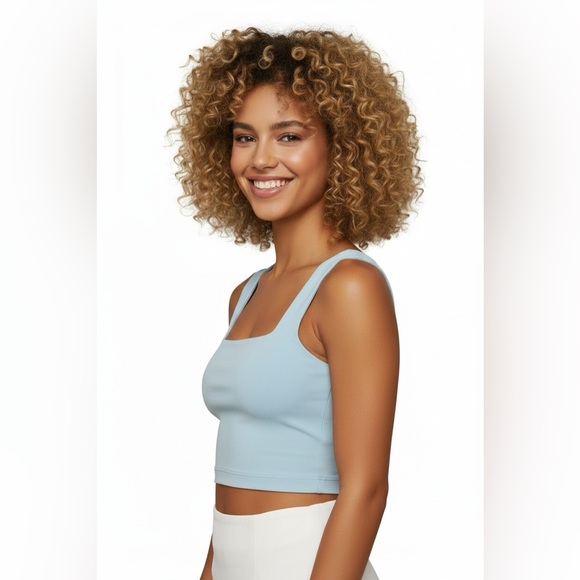 Square-Neck Essential Crop Top - Picture 4 of 14